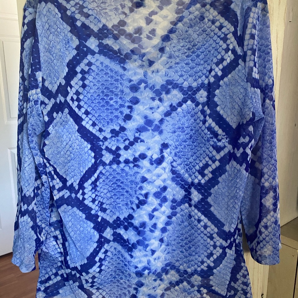 Woman’s top - Picture 3 of 7